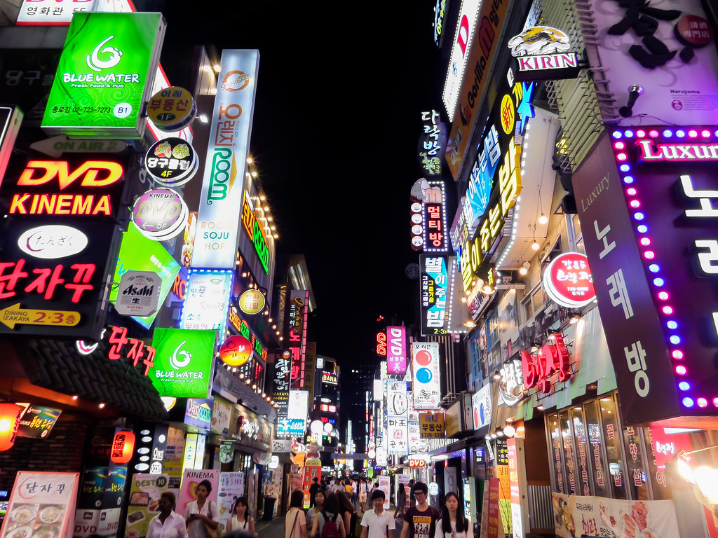 Seoul nightlife resumes as Covid rules wane | Adventure Teaching